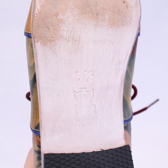 *SOLD*John Fluevog Tan Leather Floral Lace Up - Picture 8 of 8